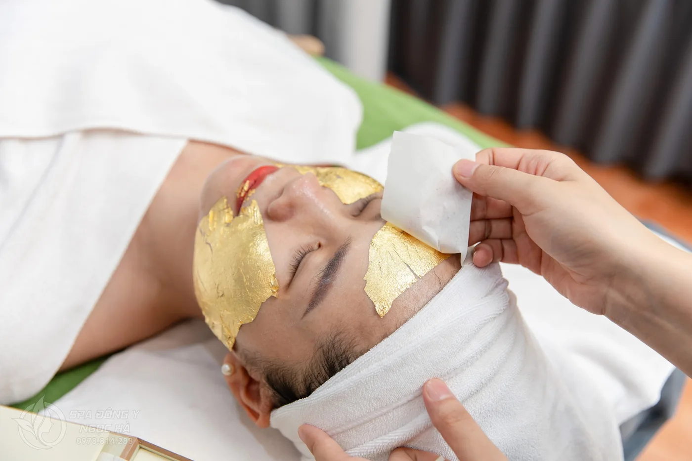 Chăm sóc da và đắp mặt nạ tại Ngọc Hà